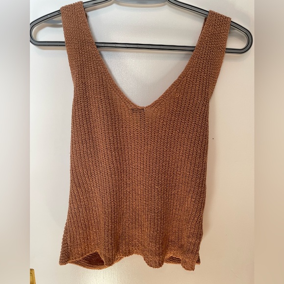 moon&madison Twist Front Brown Knit Vest - Picture 2 of 4